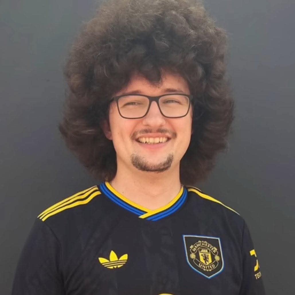 RÚBEN AMORIM HUMOUROUSLY URGES MANCHESTER UNITED FAN TO CUT HIS HAIR AS SOON AS POSSIBLE